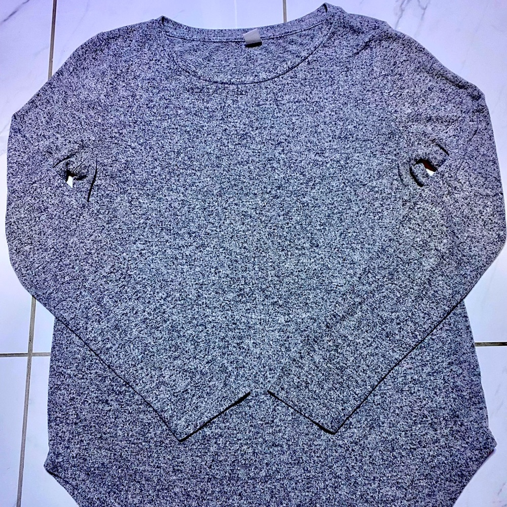 SELLING my Sweatshirt 💕